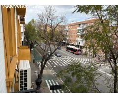 ¡Piso en venta en la calle Luis Montoto, pleno corazón de Nervión!