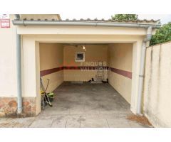 Casa tipo chalet con terreno, piscina y 4 habitaciones – ¡Lista para disfrutar!