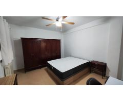 ¡Tu Espacio Estudiantil Ideal: Piso de 4 Habitaciones Frente a la Universidad de Ciencias!