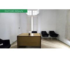 Nave industrial de 2.500 m² en Lliria con acceso camiones, oficinas y zona de carga