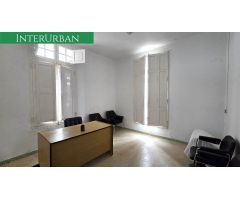 Nave industrial de 2.500 m² en Lliria con acceso camiones, oficinas y zona de carga