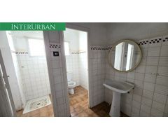 Nave industrial de 2.500 m² en Lliria con acceso camiones, oficinas y zona de carga