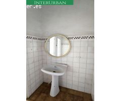 Nave industrial de 2.500 m² en Lliria con acceso camiones, oficinas y zona de carga