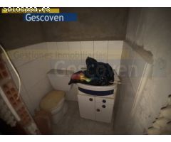 CASA MUY CENTRICA PARA REFORMAR, DOS PLANTAS