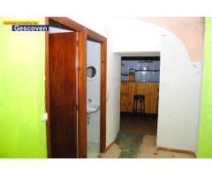 VIVIENDA CÉNTRICA CON AMPLIAS POSIBILIDADES