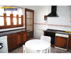 VIVIENDA MUY CÉNTRICA CON GRAN PATIO Y OTRAS EDIFICACIONES