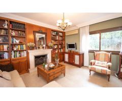 CHALET CON PISCINA EN ZONA TRANQUILA