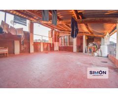 ¡Gran oportunidad para inversores! Edificio alquilado de 629m² a reformar en el centro de Artés.