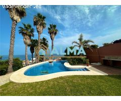 ESPECTACULAR VILLA INDEPENDIENTE CON PISCINA Y APARTAMENTO CON INCREIBLES VISTAS A LA BAHÍA