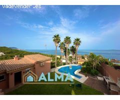 ESPECTACULAR VILLA INDEPENDIENTE CON PISCINA Y APARTAMENTO CON INCREIBLES VISTAS A LA BAHÍA