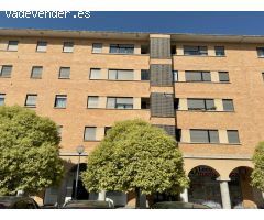PAMPLONA - ROCHAPEA. SE VENDE PISO DE 3 HABITACIONES Y 2 BAÑOS. CON ASCENSOR