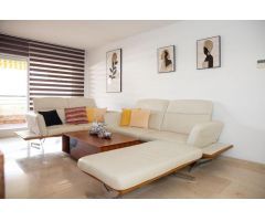 Elegante Piso de 2 Dormitorios con Piscina y Garaje en Guadalmina Alta