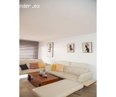 Elegante Piso de 2 Dormitorios con Piscina y Garaje en Guadalmina Alta