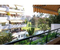 Elegante Piso de 2 Dormitorios con Piscina y Garaje en Guadalmina Alta