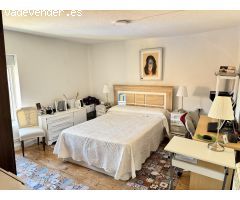 CASA EN VENTA DE 6 DORMITORIOS Y PATIO EN VILLALPANDO, ZAMORA.