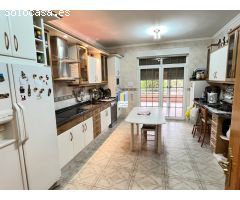 CHALET EN VENTA CON 5 DORMITORIOS, PISCINA, CANCHA DE TENIS Y JARDÍN EN CARRETERA CARRASCAL, ZAMORA.