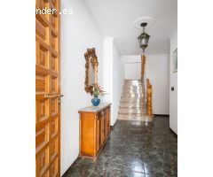 CASA LUMINOSA CON AMPLIAS HABITACIONES!!!!!!!!!!