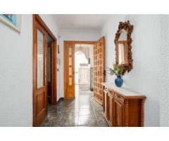 CASA LUMINOSA CON AMPLIAS HABITACIONES!!!!!!!!!!