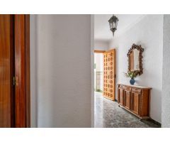CASA LUMINOSA CON AMPLIAS HABITACIONES!!!!!!!!!!
