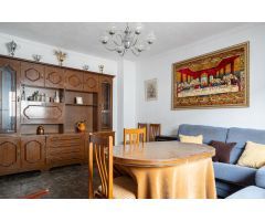 CASA LUMINOSA CON AMPLIAS HABITACIONES!!!!!!!!!!