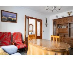 CASA LUMINOSA CON AMPLIAS HABITACIONES!!!!!!!!!!