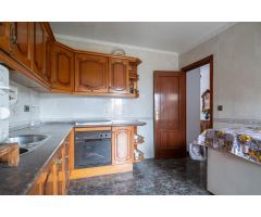 CASA LUMINOSA CON AMPLIAS HABITACIONES!!!!!!!!!!