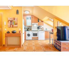 ¡Ático en venta en el corazón de Luanco, con terraza y a un paso de la playa!