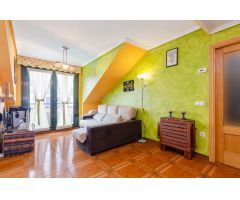¡Ático en venta en el corazón de Luanco, con terraza y a un paso de la playa!