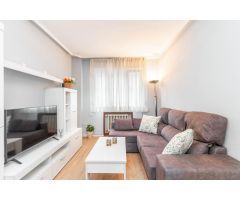 GIJÓN. Piso de 3 hab., baño, cocina,despensa y salón muy bien situado.
