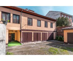 Casa en Ujo con 6 trasteros/cocheras