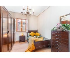 Casa en Ujo con 6 trasteros/cocheras