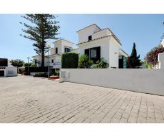 Villa Excepcional a Pasos de la Playa y Puerto Marina - ¡Una Oportunidad Única!