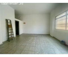 LOCAL COMERCIAL EN ZONA CENTRICA RECINTO FERIAL
