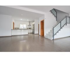 ALQUILER LARGA TEMPORADA VILLA PAREADA SIN MUEBLES EN LOS PACOS
