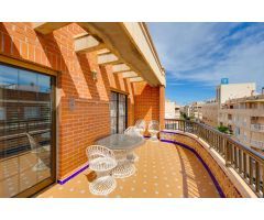 ¡ ALQUILER LARGA TEMPORADA! ATICO DUPLEX DE 250M2 EN EL CENTRO DE TORREVIEJA