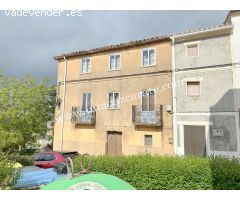 Casa con jardín y parcela en Ubago