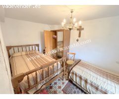 Casa con jardín y parcela en Ubago