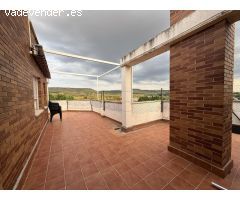 INMOBILIARIA ARBETETA ALQUILA ÁTICO DE 3 DORMITORIOS