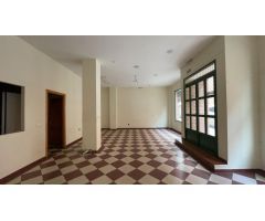 INMOBILIARIA ARBETETA ALQUILA LOCAL EN ZONA FERIAL
