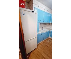 Edificio en Venta en Castellón con dos Viviendas Independientes y Local