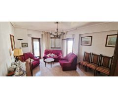 Piso en el  centro de Castellón con cuatro habitaciones y garaje