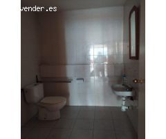 ESPECTACULAR LOCAL COMERCIAL A ESCASOS METROS DEL VIAL NORTE. POSIBILIDAD DE DOS APARTAMENTOS!! INVE