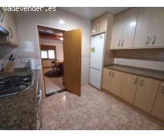 Casa de una planta con piscina y terreno llano de 860m²
