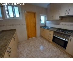 Casa de una planta con piscina y terreno llano de 860m²