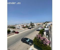 ADOSADO CON PISCINA COMUNITARIA Y SOLÁRIUM CON VISTAS DESPEJADAS