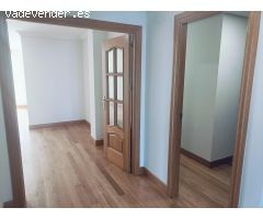 Piso de 3 habitaciones y 2 baños con garaje y trastero en La Pereda, Valdenoja