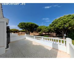Exclusividad cerca de la playa, con piscina, golf y total seguridad