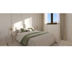 Ático con solárium y vistas al mar en venta en la zona de Guadalobon, Estepona. Málaga
