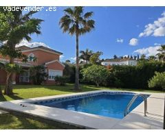 Fabulosa Villa Independiente con vistas al mar en venta en Don Pedro, Estepona. Málaga