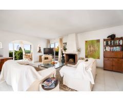 Oportunidad para inversión de esta villa en venta en La Reserva de Marbella. Málaga